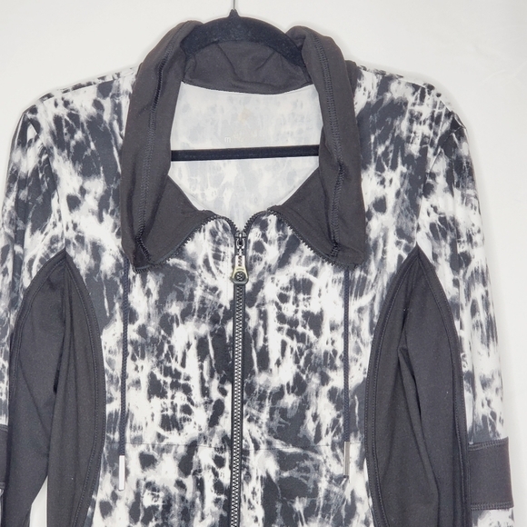 XCVI Movement Zip Front Jacket Size XL Marble Print Stretch High Neck Active - Picture 2 of 13